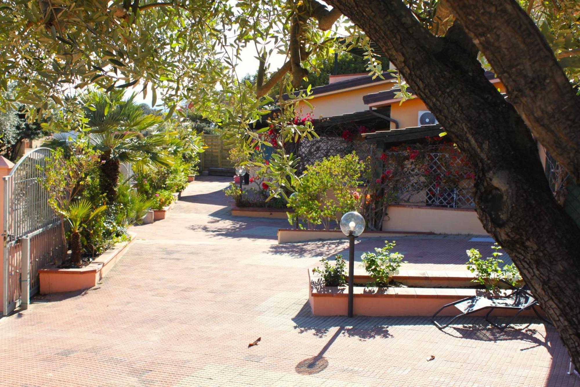 Aparthotel Arbatax Le Terrazze Sul Mare Exterior foto